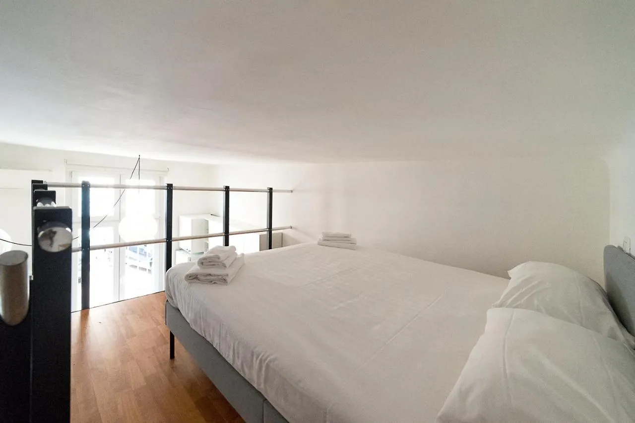 Hbhall Residenze Darsena Милан Италия